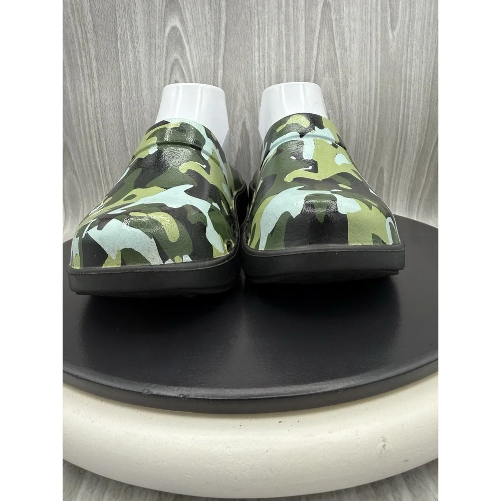 Oofos OOcloog Limited Edition Clog Womens Size 7 Jungle Camo Green Slip On Shoes